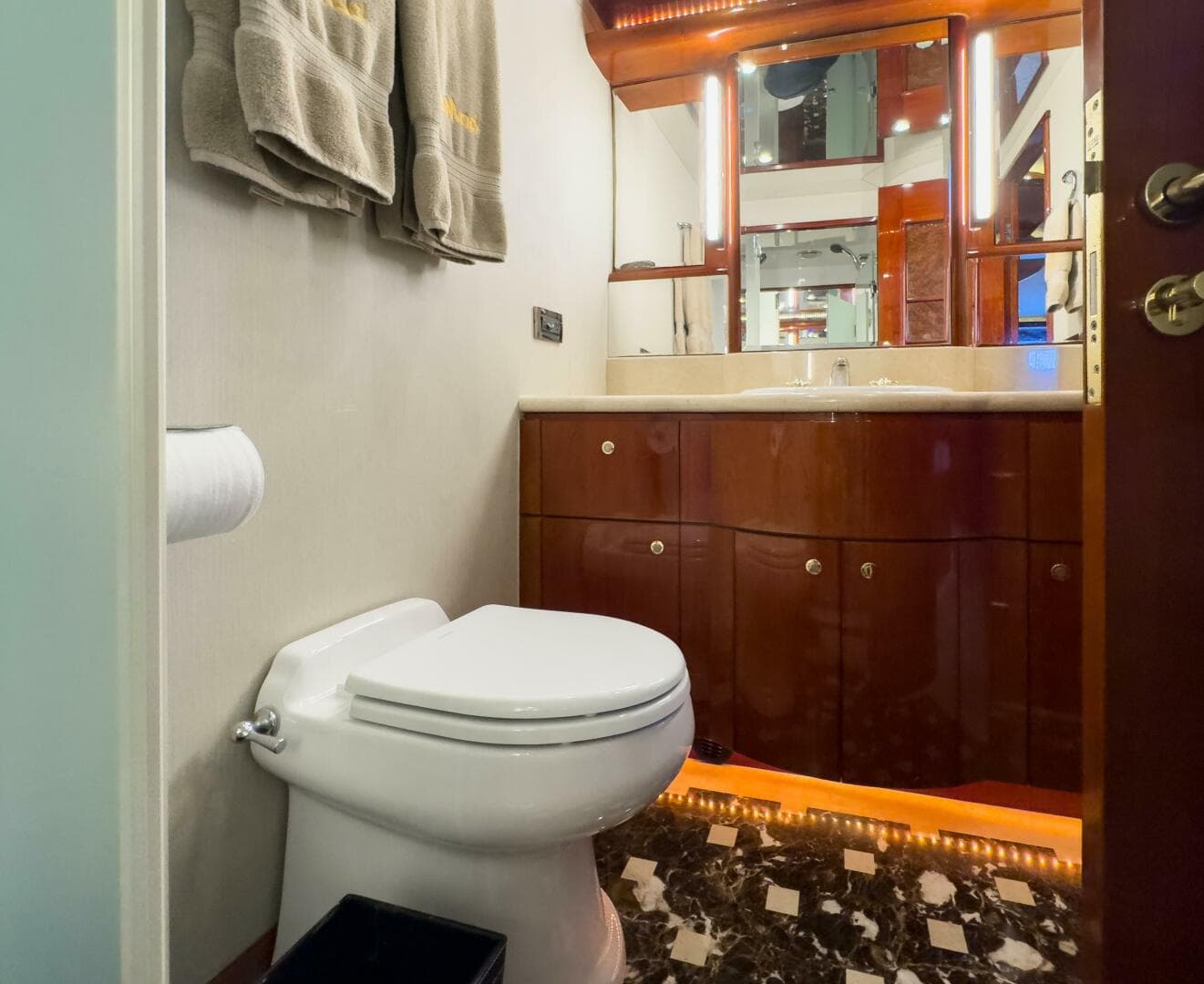 2005 Ocean Alexander 