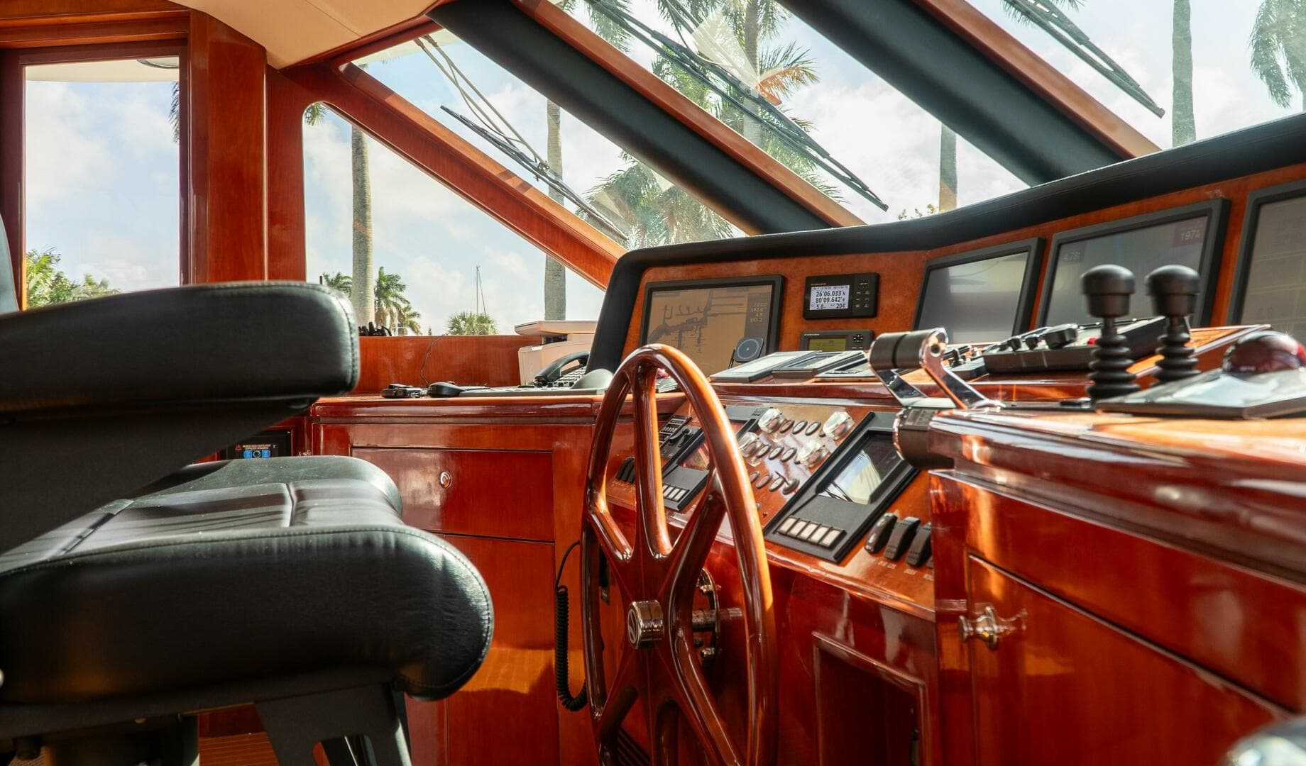 2005 Ocean Alexander 