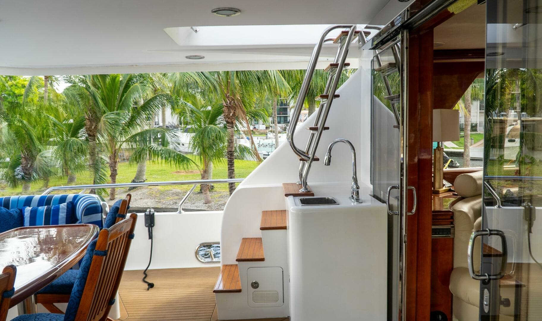 2005 Ocean Alexander 