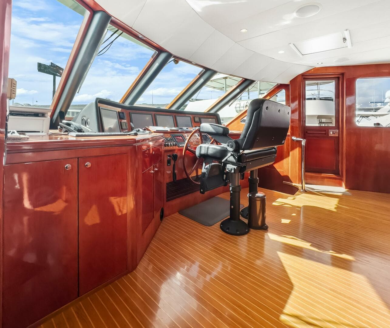 2005 Ocean Alexander 