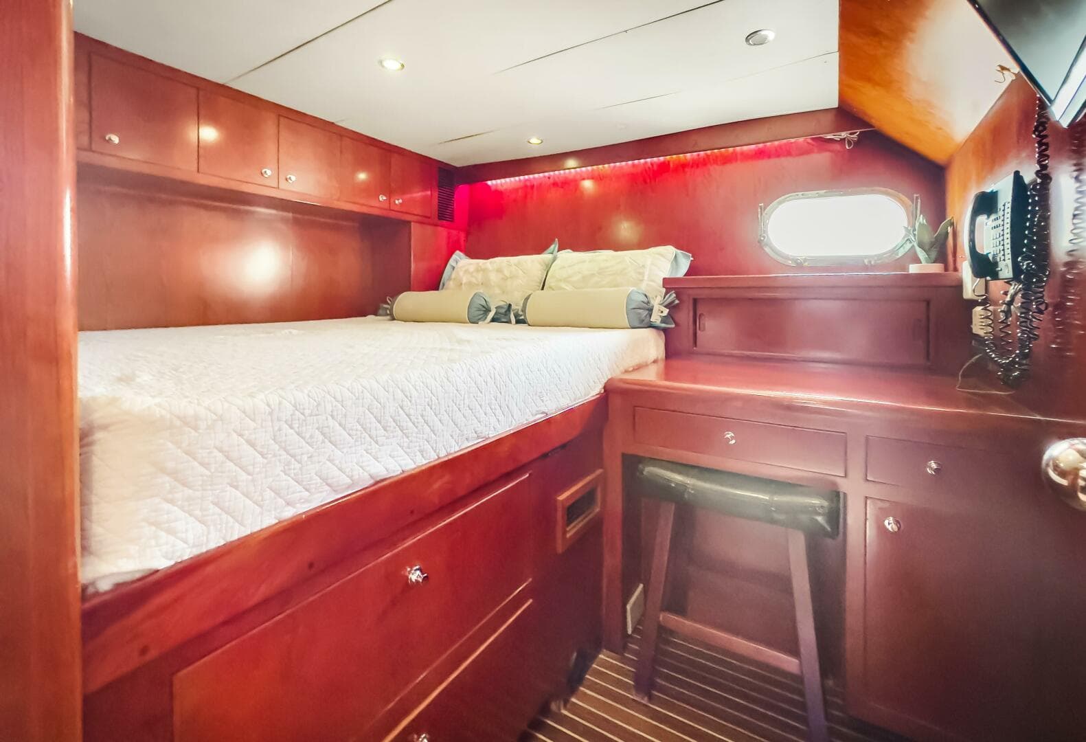 2005 Ocean Alexander 