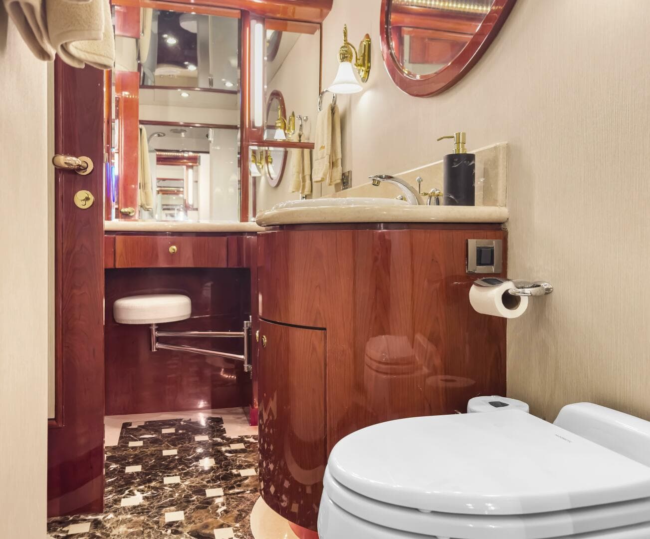 2005 Ocean Alexander 