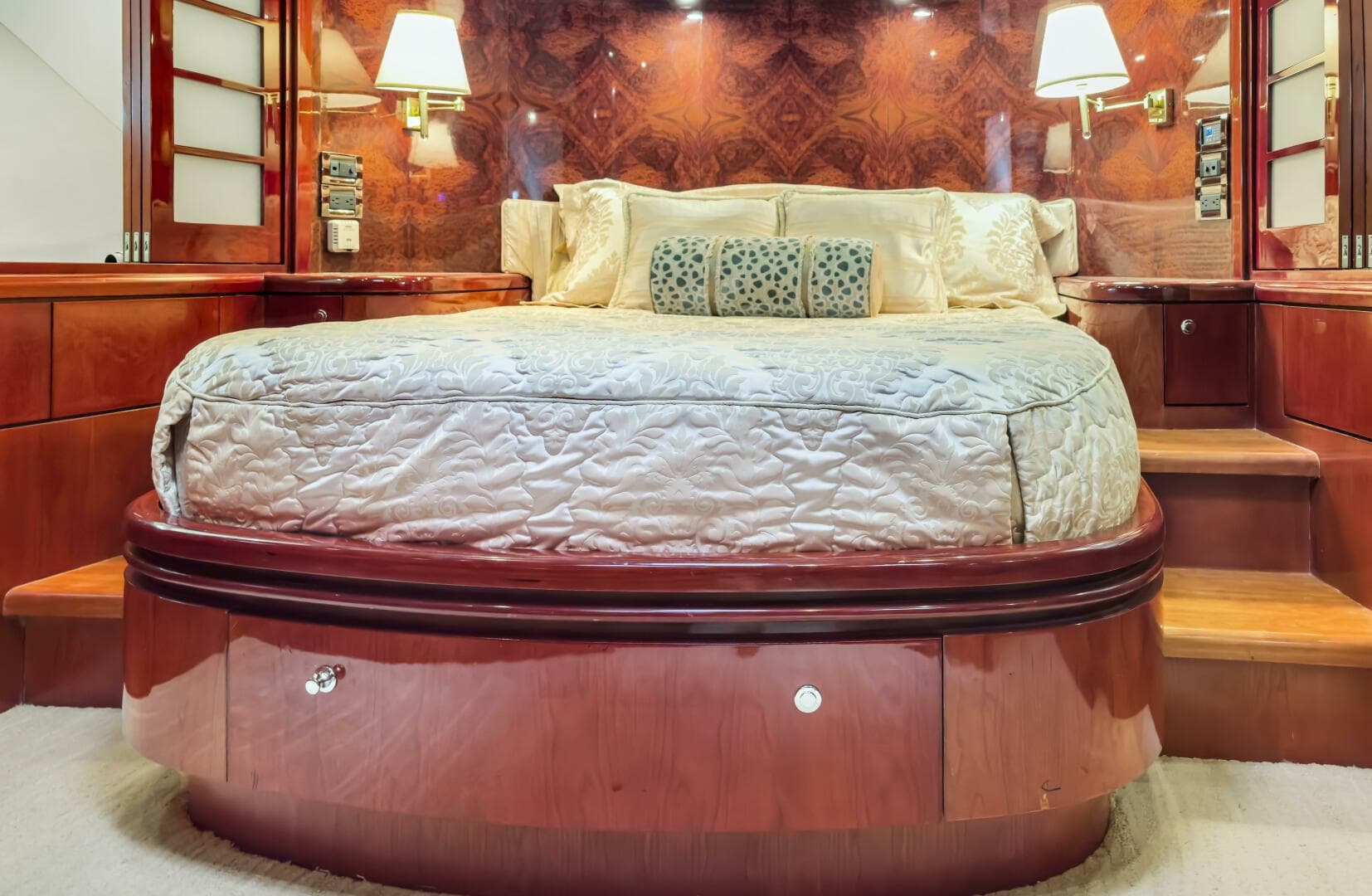 2005 Ocean Alexander 