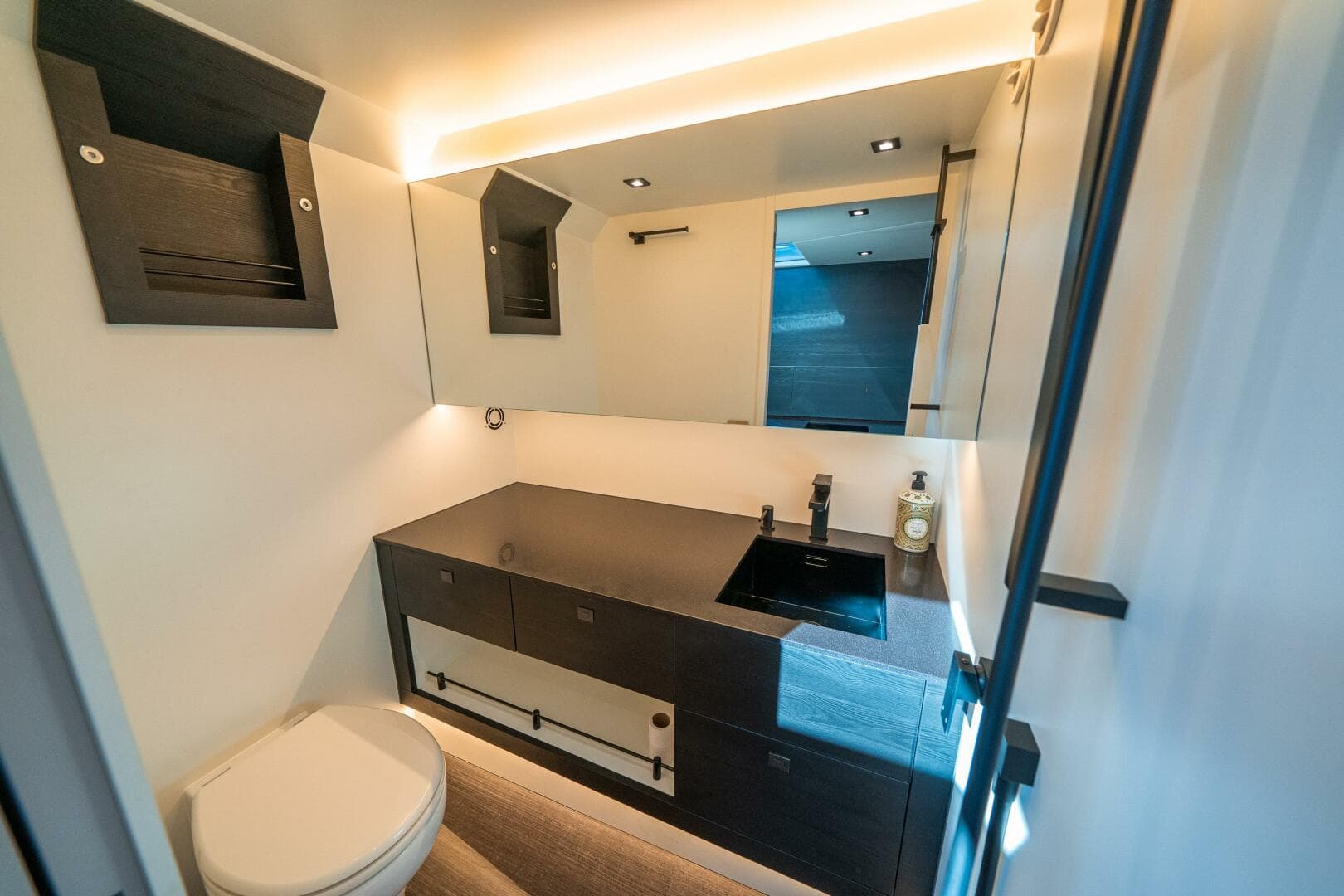 2022 Vanquish Yachts VQ45