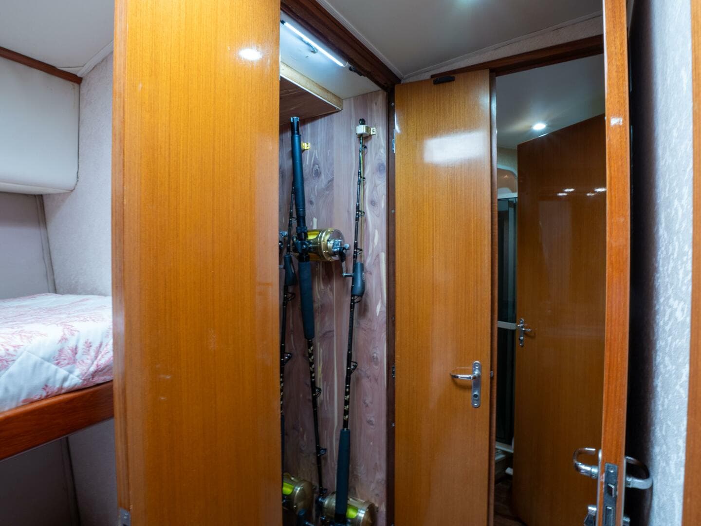 1998 Viking 58 Convertible