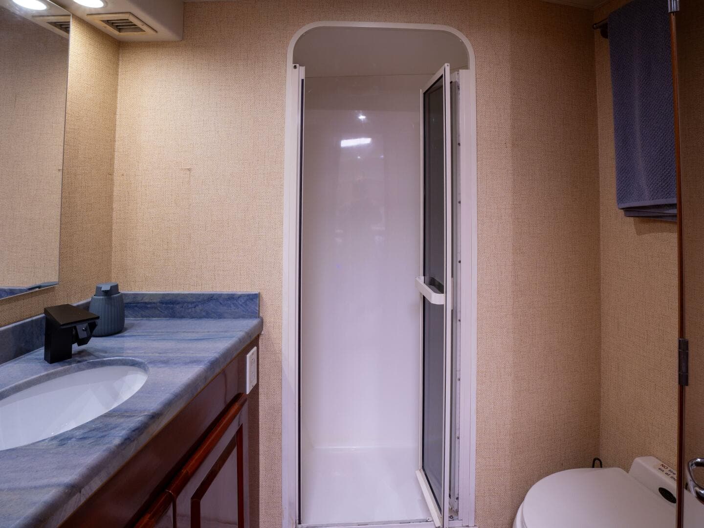 1998 Viking 58 Convertible