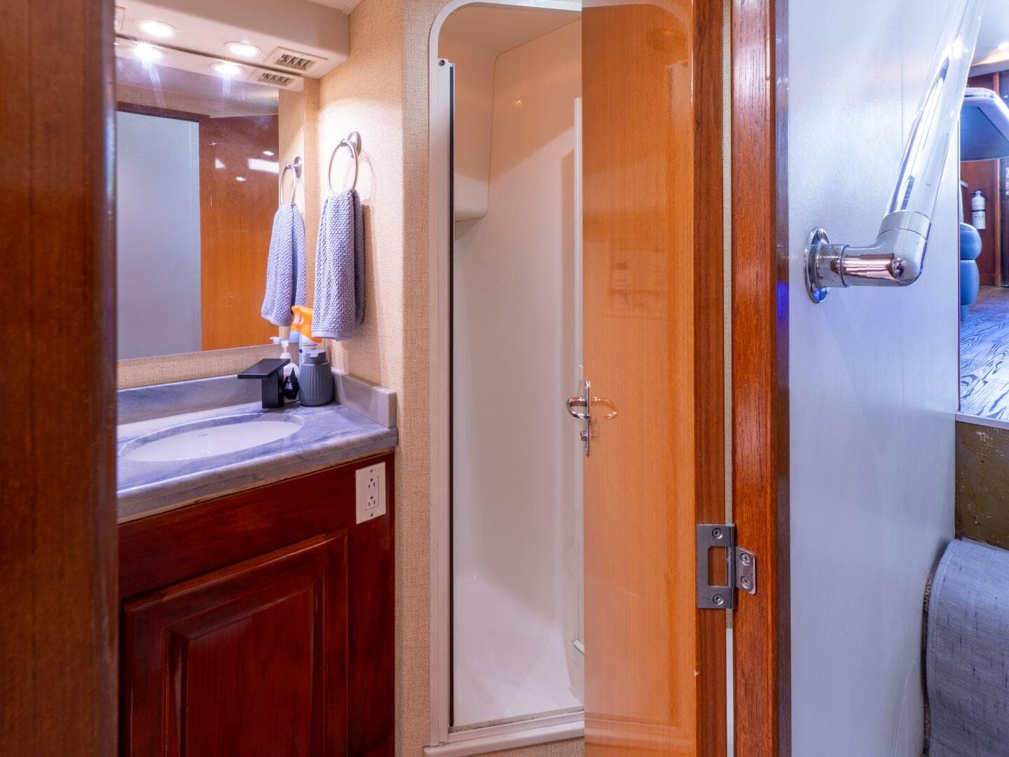 1998 Viking 58 Convertible