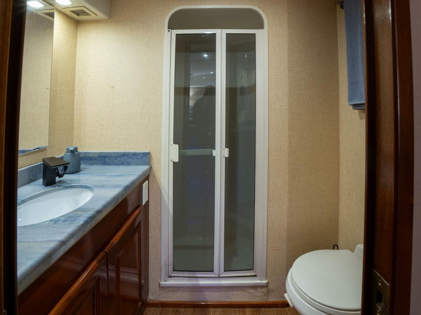 1998 Viking 58 Convertible