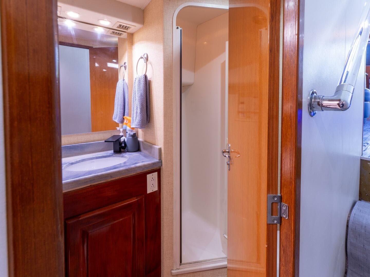 1998 Viking 58 Convertible