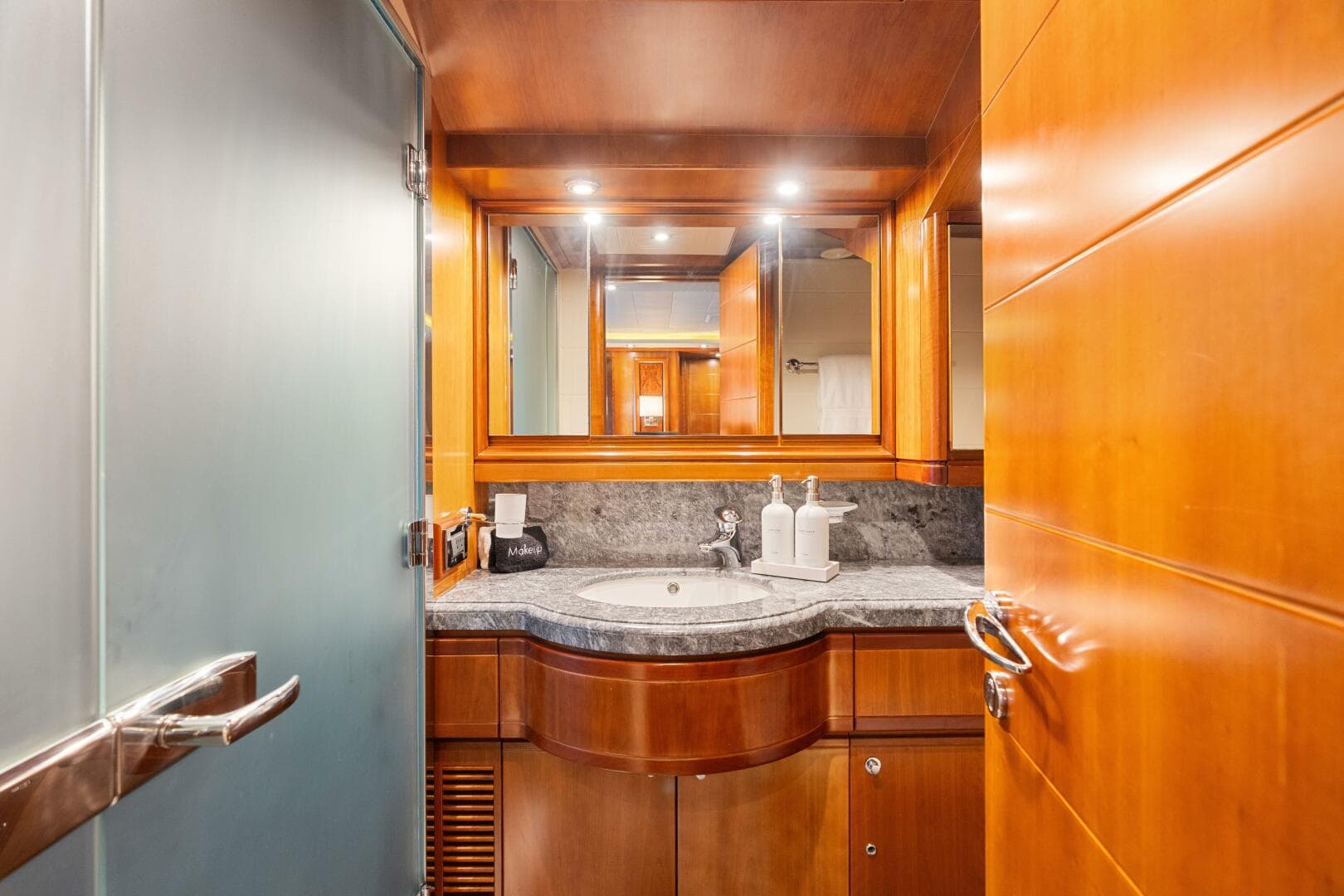 2004 Ferretti Yachts 