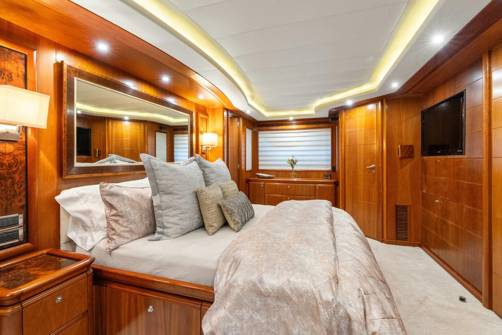2004 Ferretti Yachts 