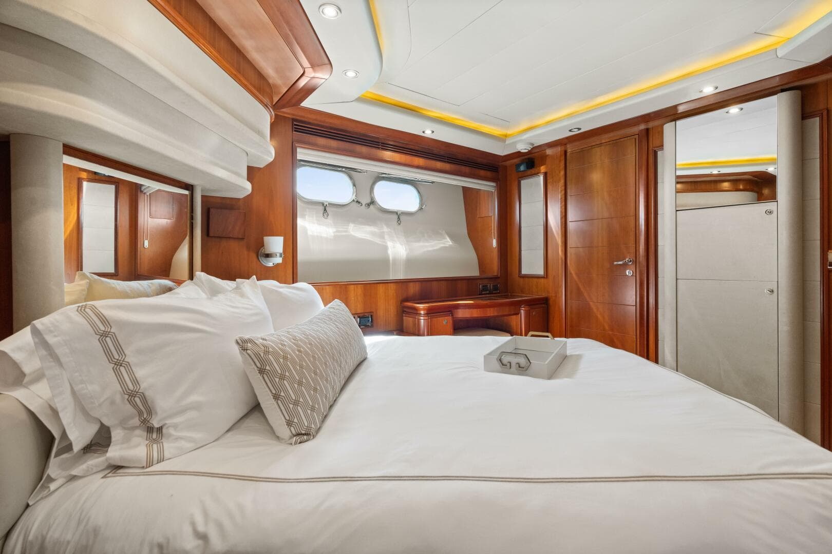 2004 Ferretti Yachts 