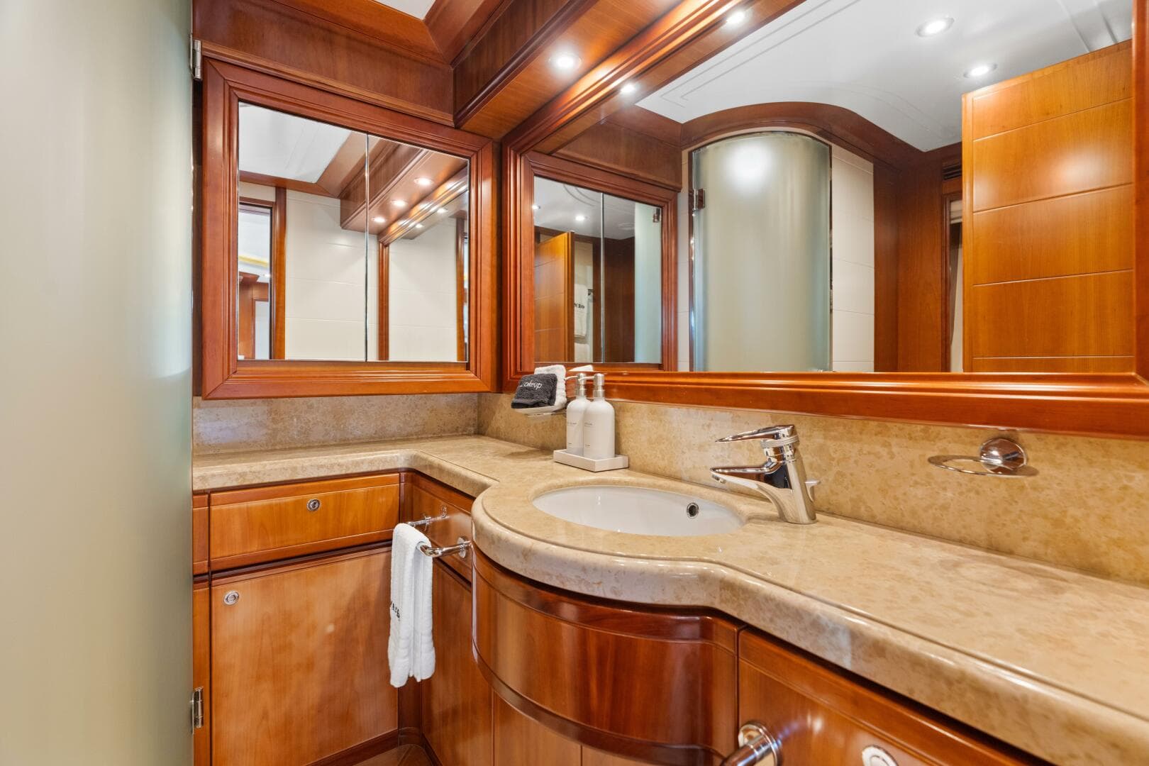 2004 Ferretti Yachts 