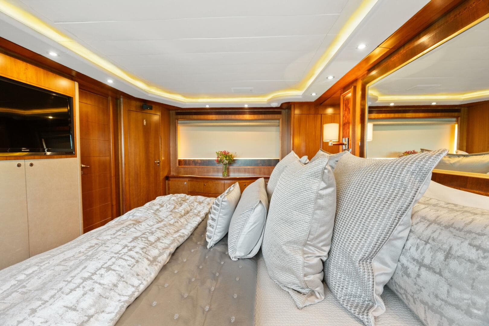 2004 Ferretti Yachts 