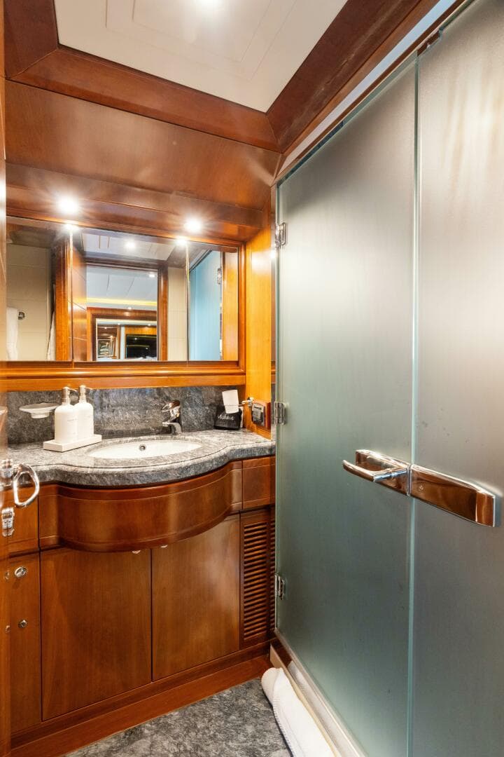 2004 Ferretti Yachts 