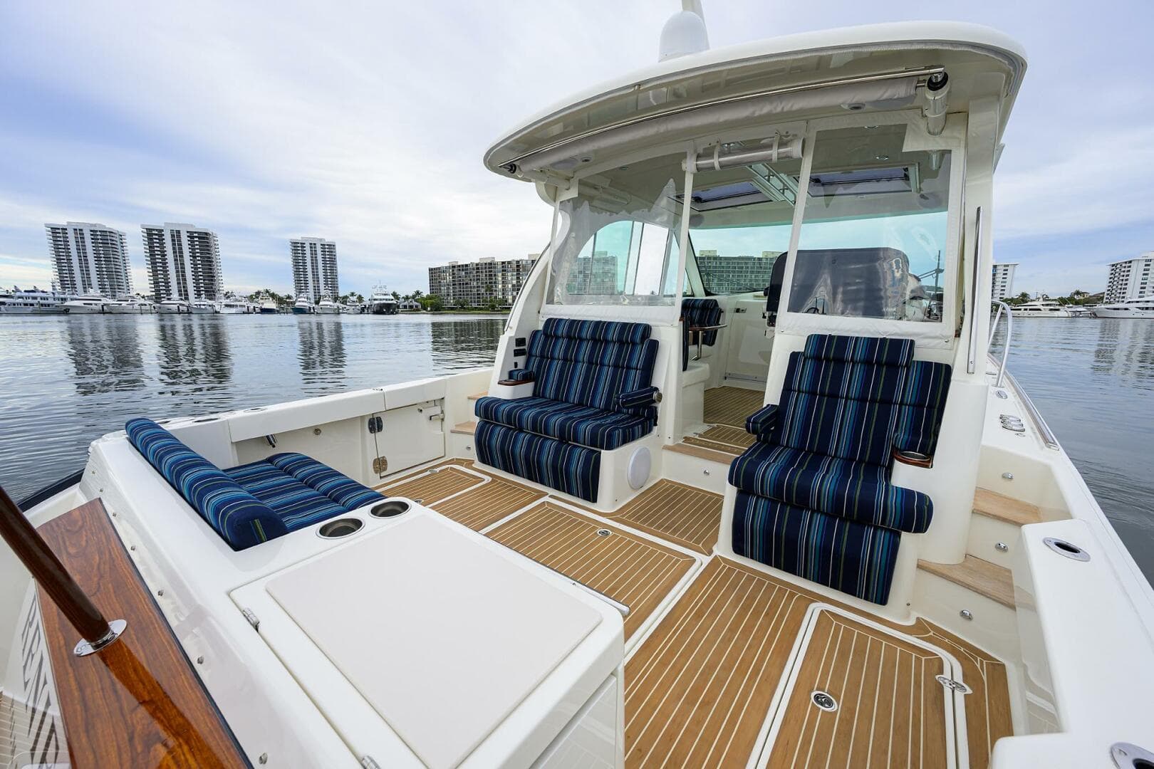 Hinckley 40X Renie Vie- Cockpit