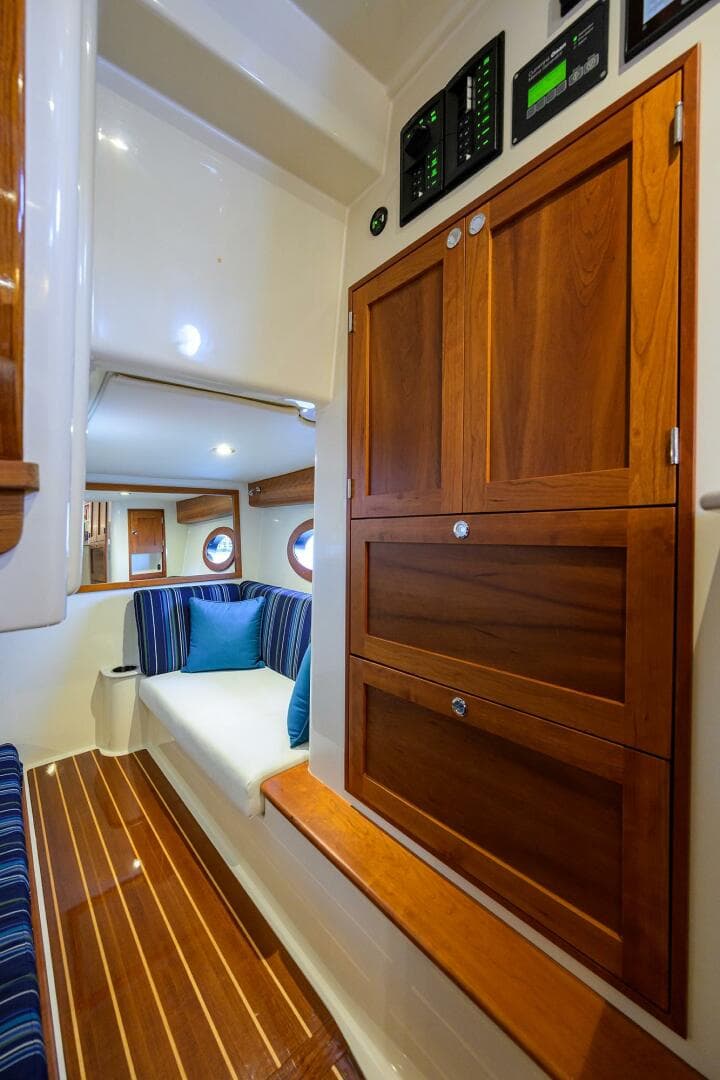 Hinckley 40X Renie Vie- Storage/and Loveseat