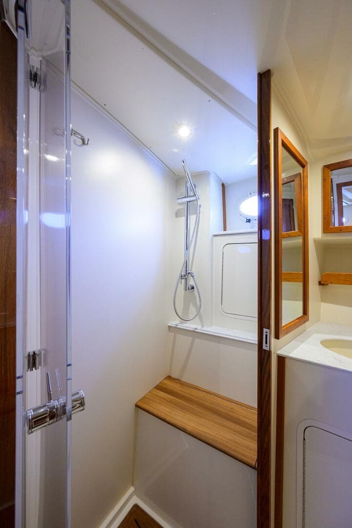 Hinckley 40X Renie Vie- Head