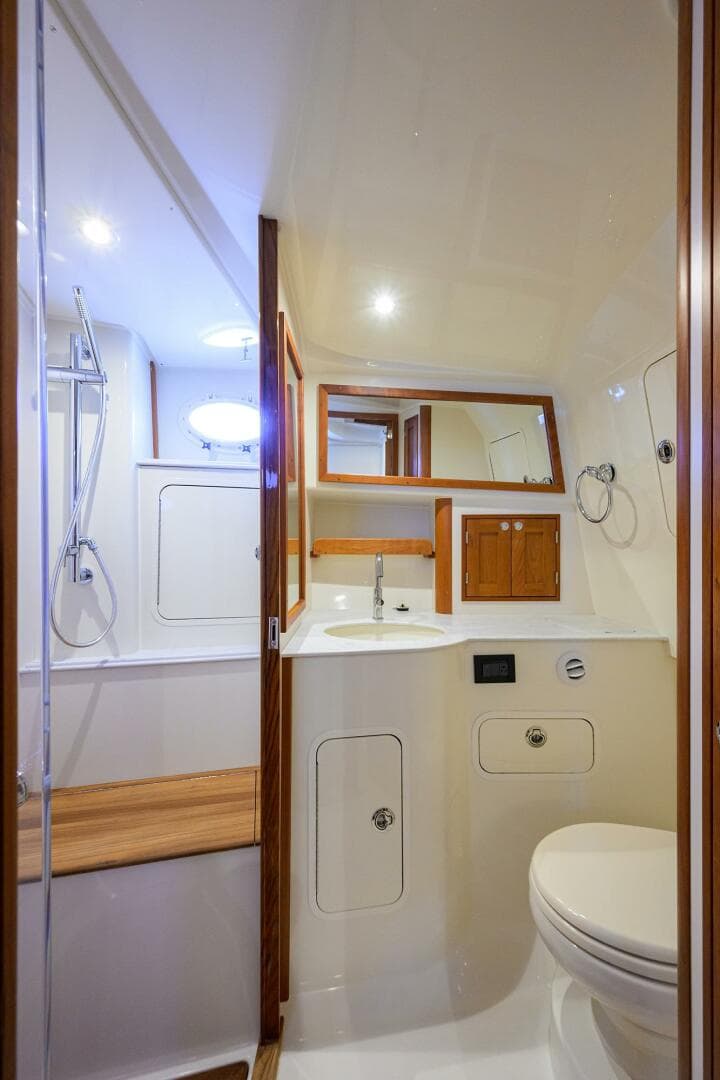 Hinckley 40X Renie Vie- Head