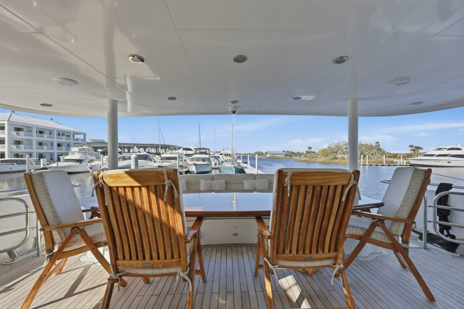 Cheoy Lee 95 FOOTLOOSE - Main Deck Aft