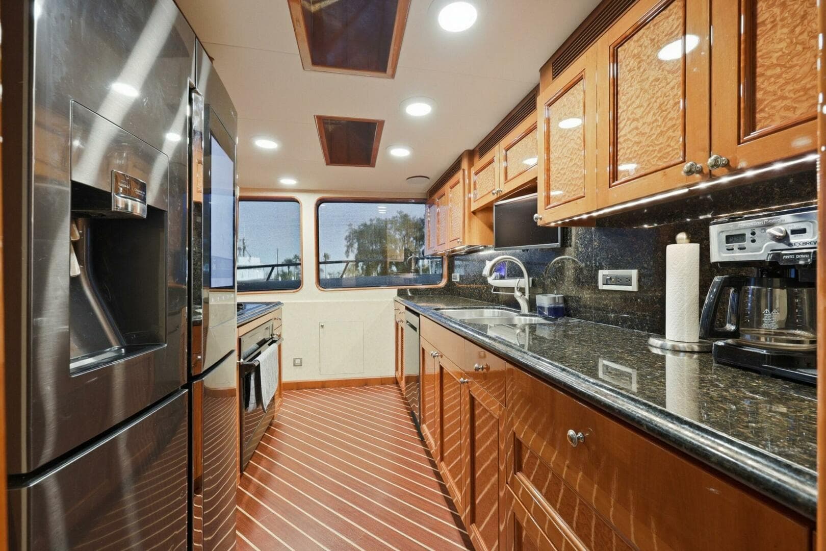 Cheoy Lee 95 FOOTLOOSE - Galley