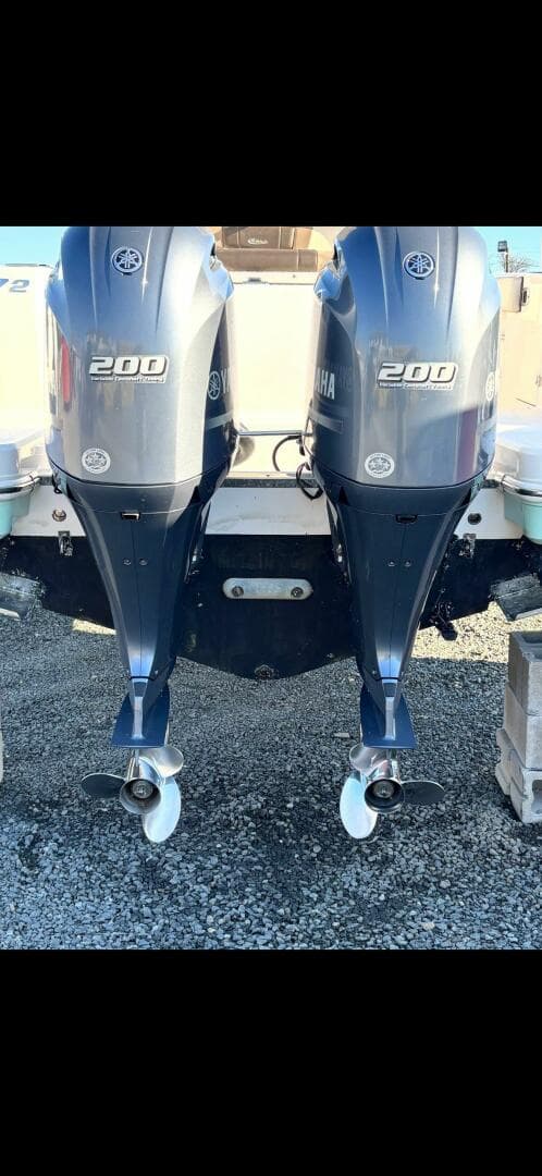 2020 Robalo R272 Center Console