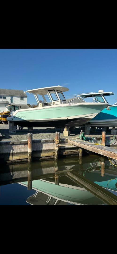 2020 Robalo R272 Center Console