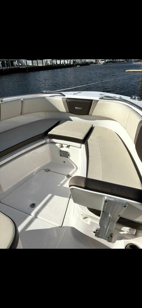 2020 Robalo R272 Center Console