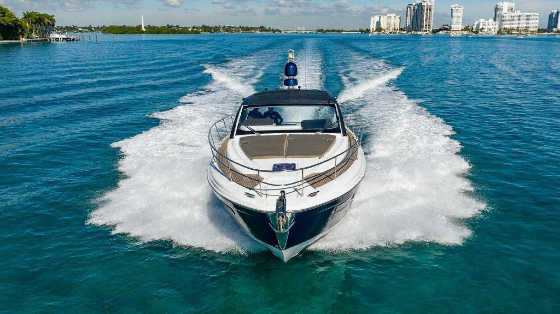 Azimut Atlantis 45 - Relax Josephine - Running Bow Profile