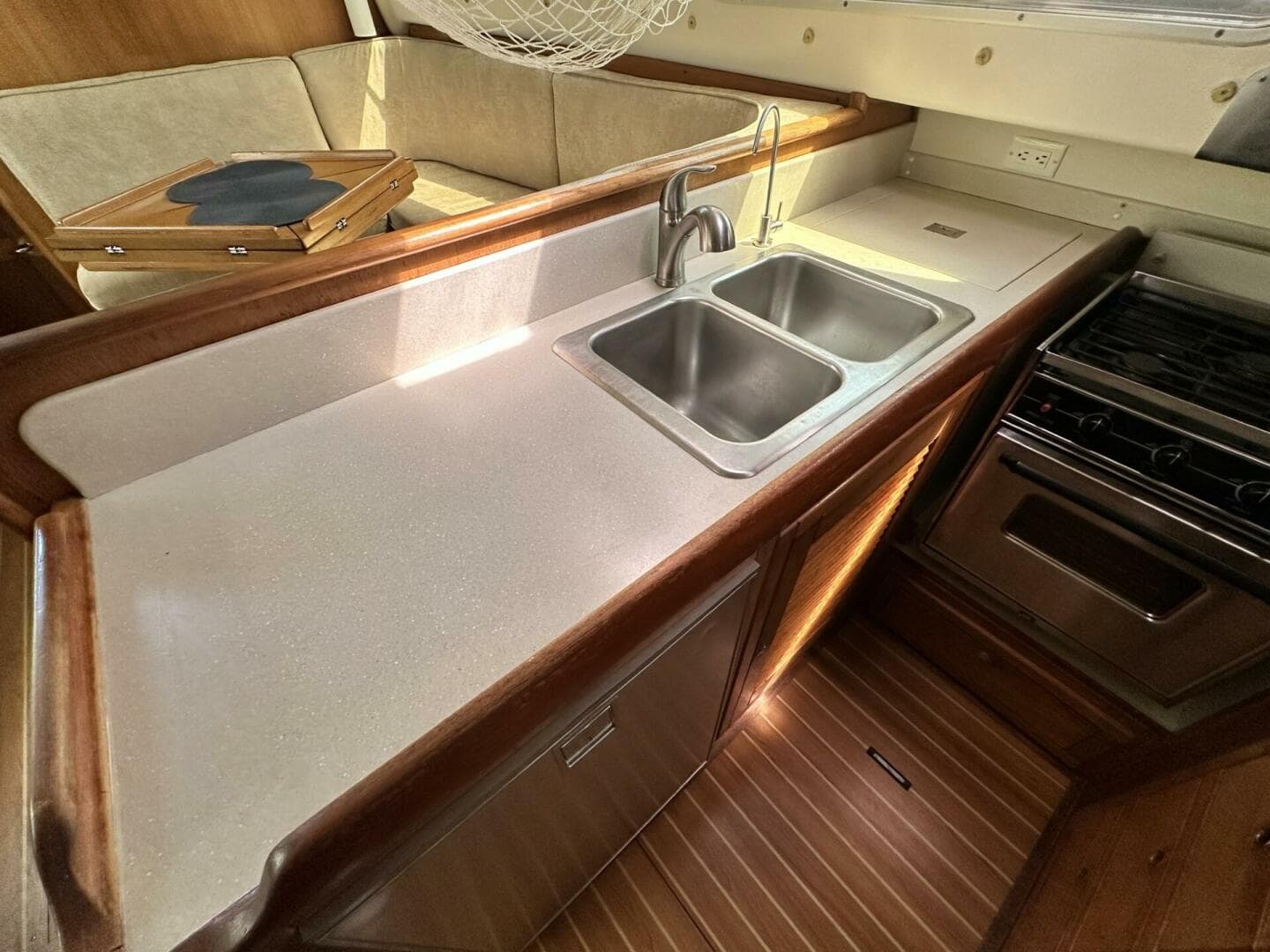 2005 Catalina Morgan 440