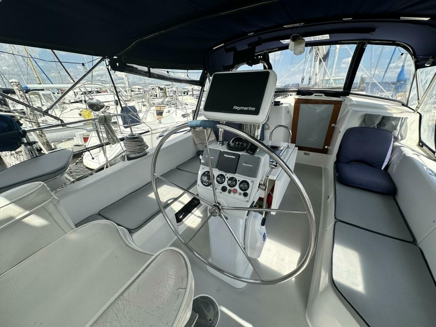 2005 Catalina Morgan 440