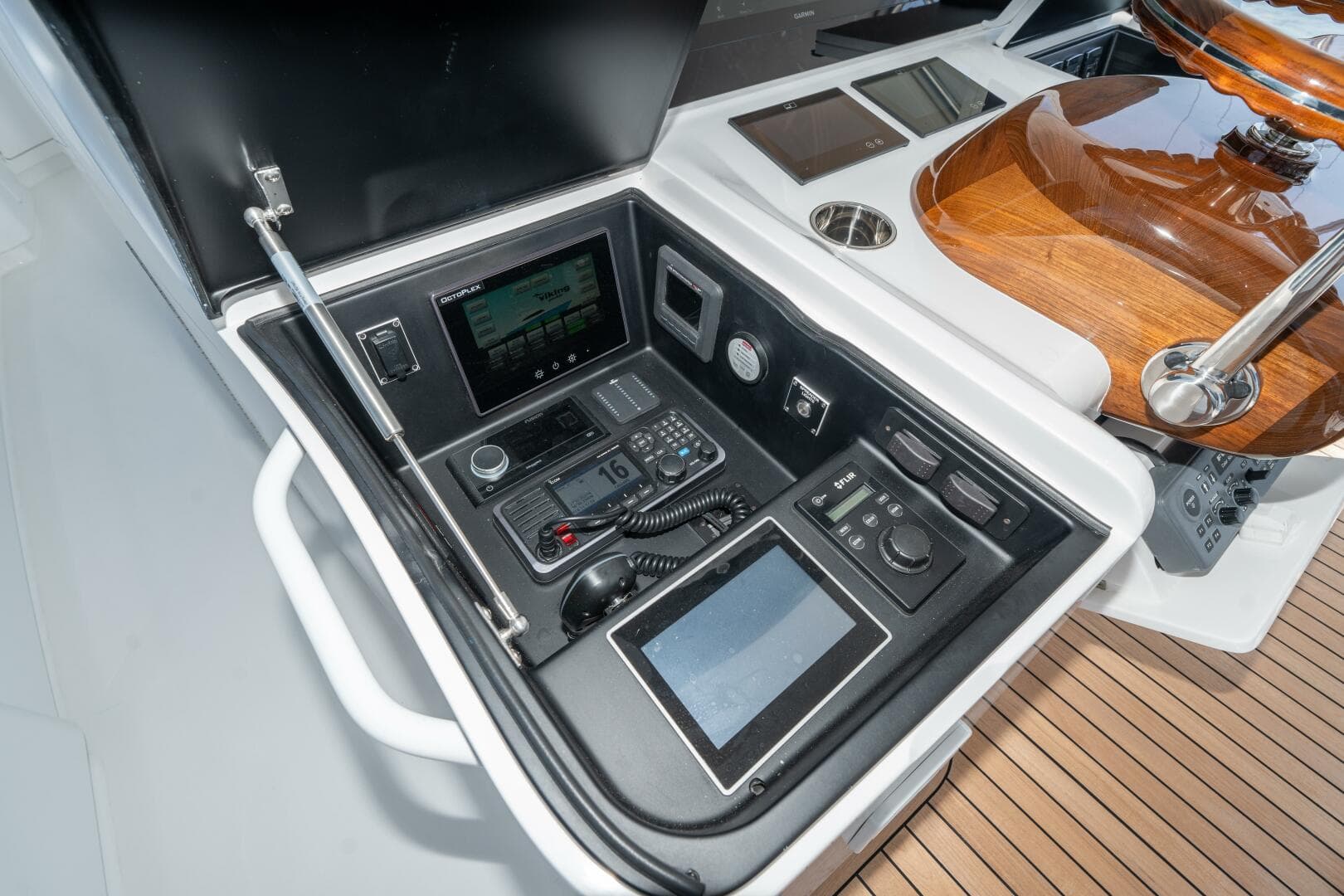 2025 Viking 90C "Zatara" 