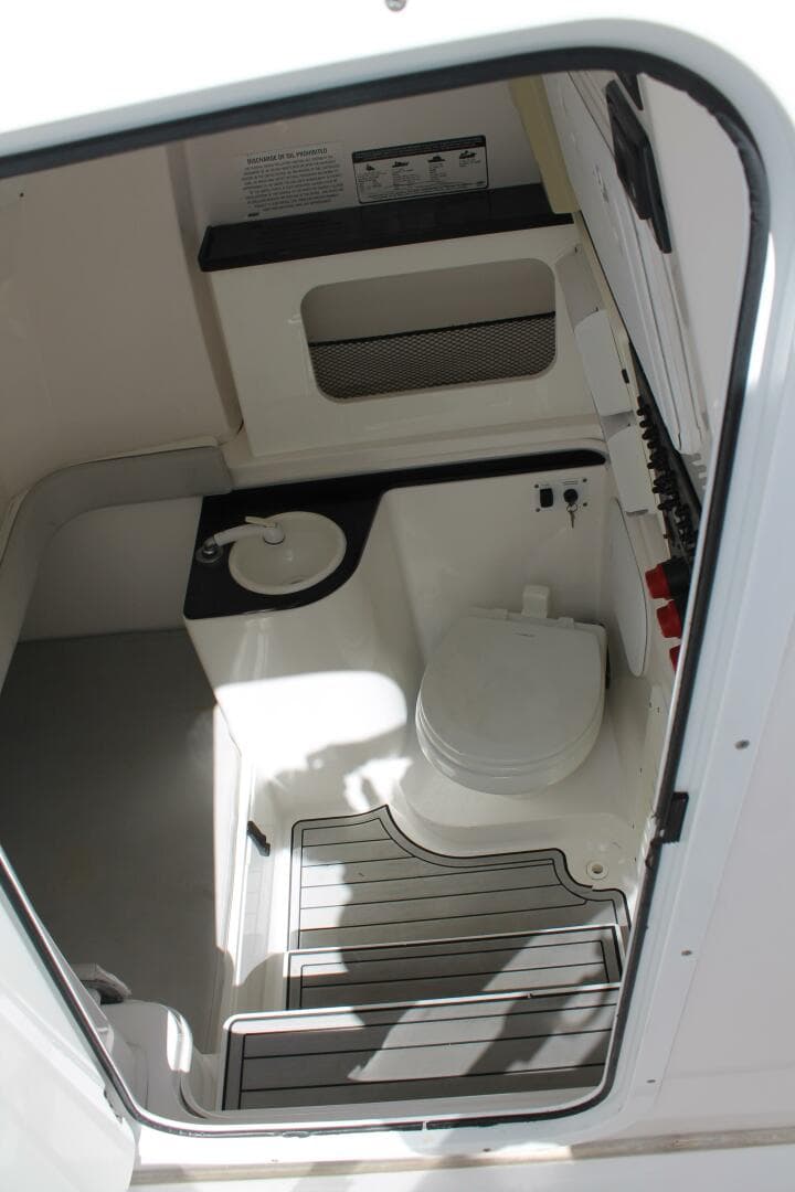 2018 Sea Fox 328 Commander