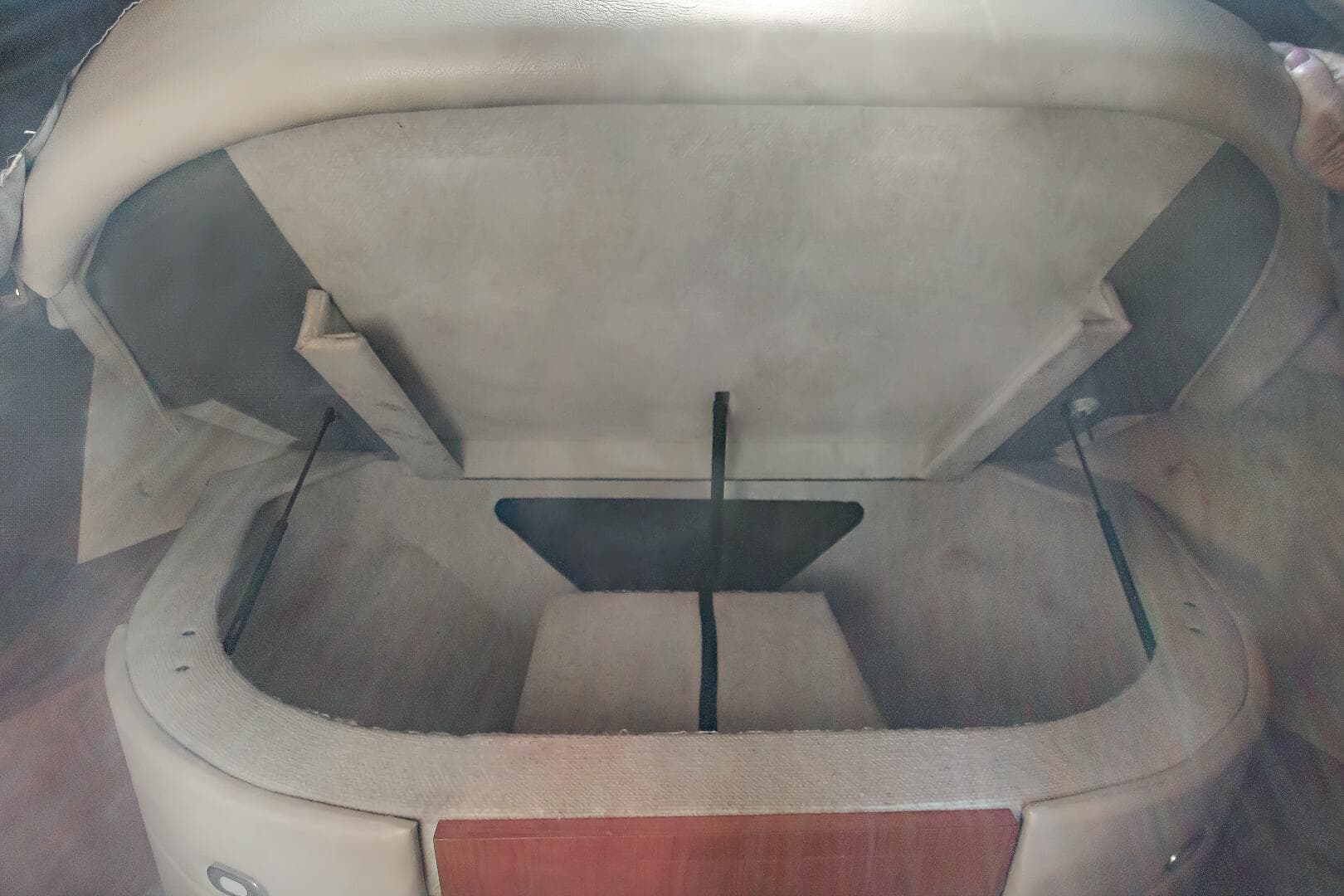 2000 Sea Ray 370 Express Cruiser