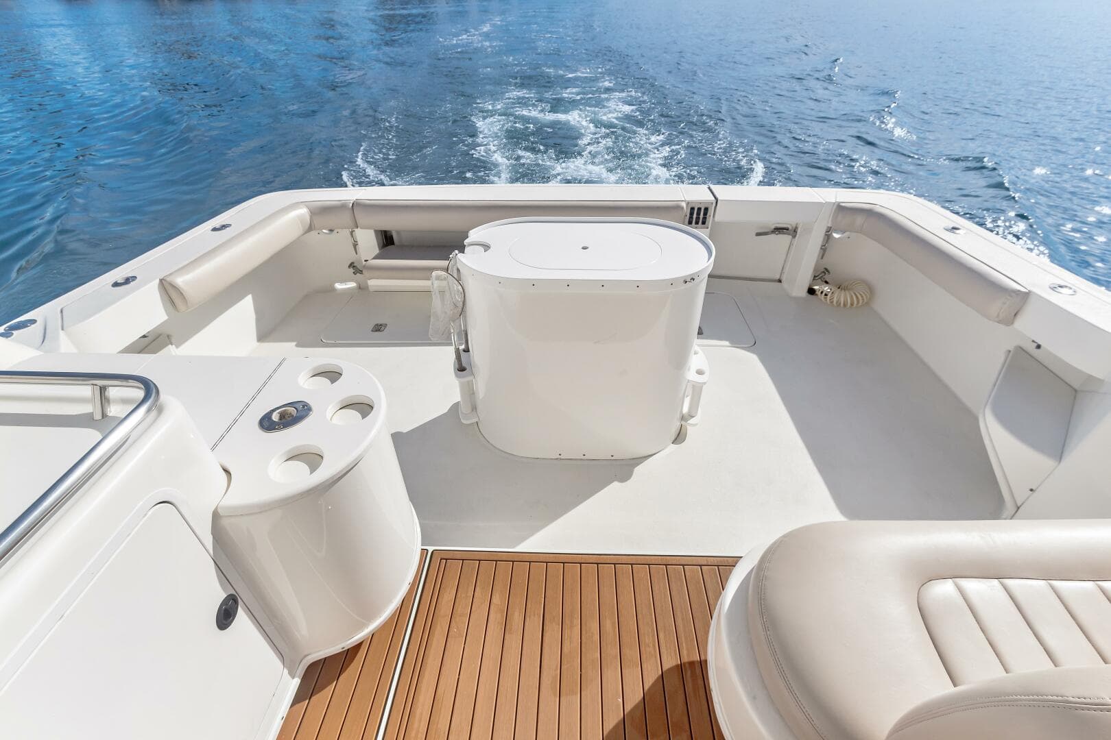 2000 Sea Ray 370 Express Cruiser