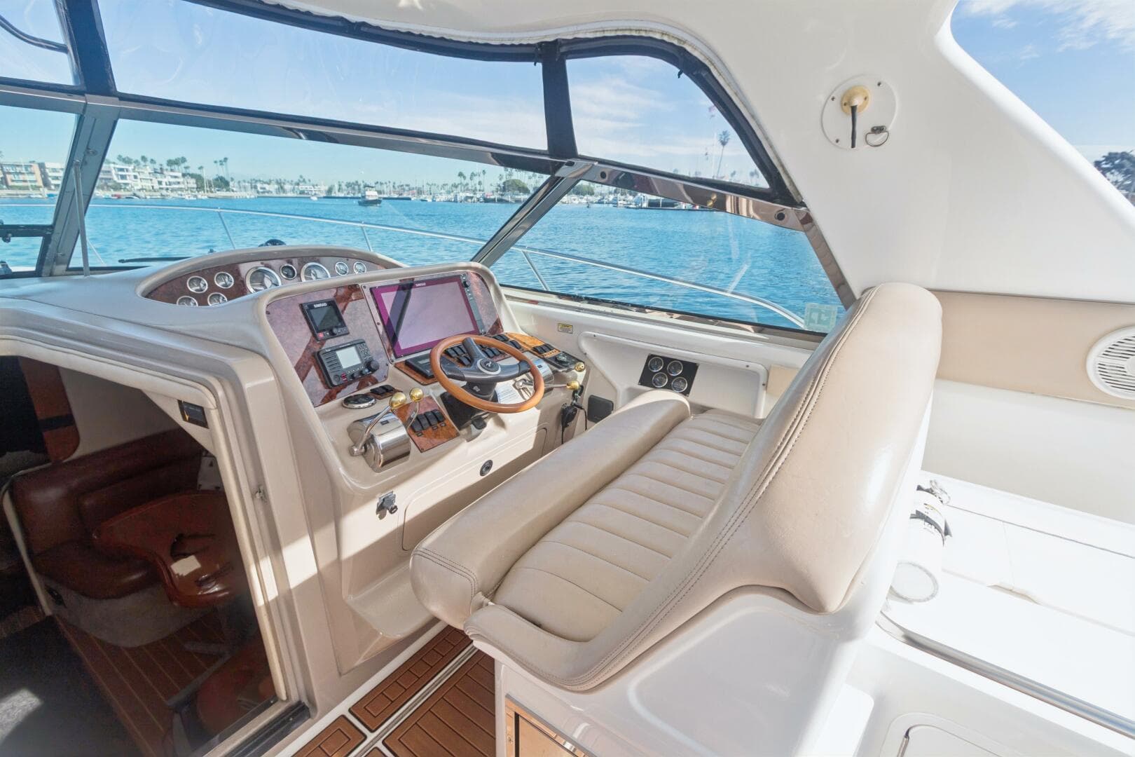 2000 Sea Ray 370 Express Cruiser