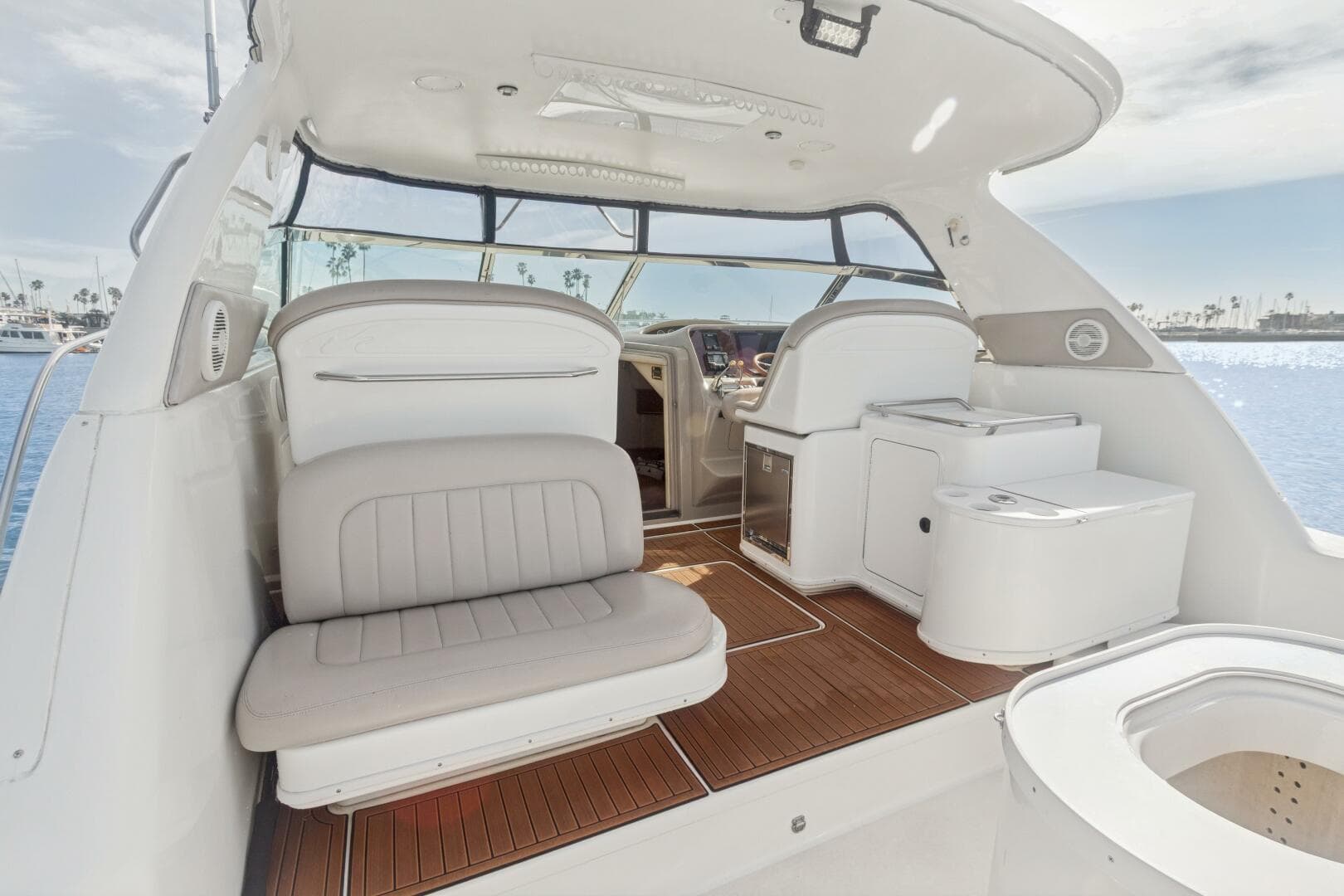 2000 Sea Ray 370 Express Cruiser