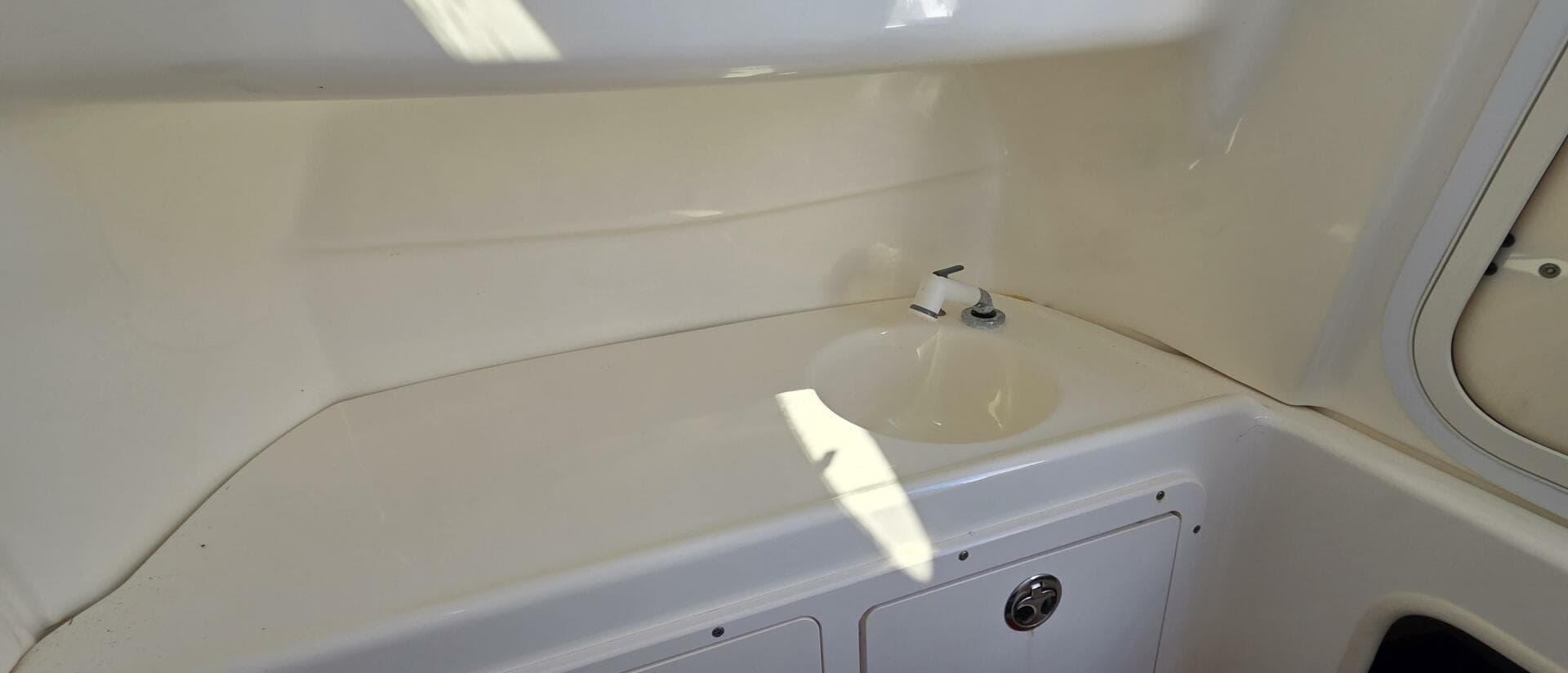 2006 Boston Whaler 270 Outrage