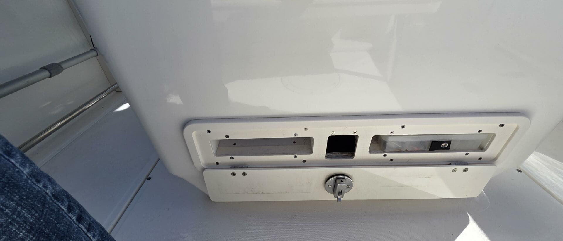 2006 Boston Whaler 270 Outrage