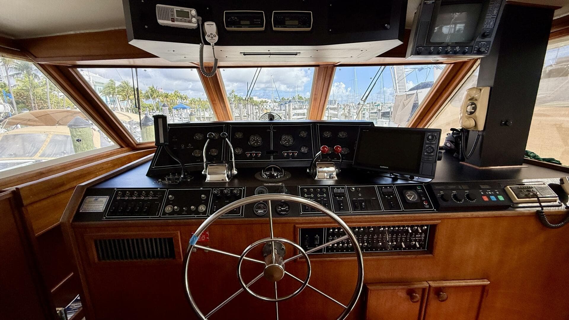 1987 Chris-Craft 500 Constellation