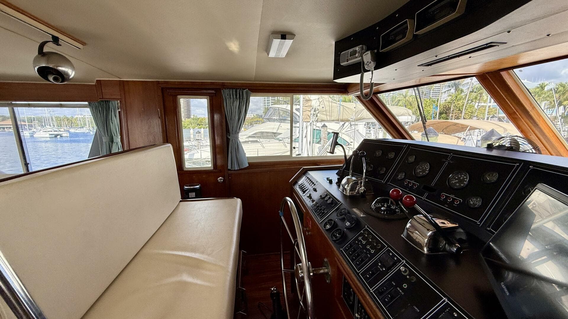 1987 Chris-Craft 500 Constellation