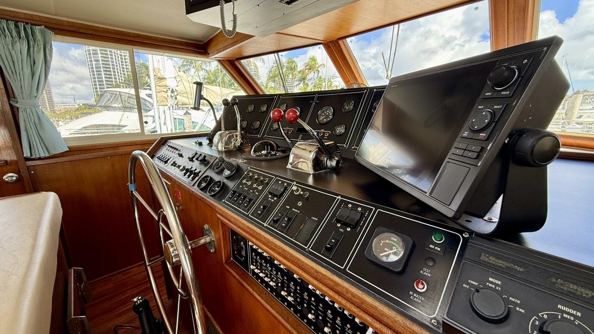 1987 Chris-Craft 500 Constellation