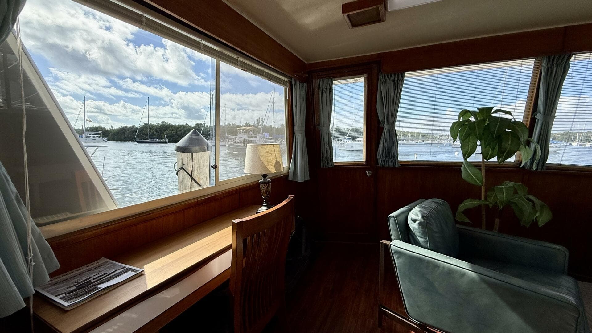 1987 Chris-Craft 500 Constellation