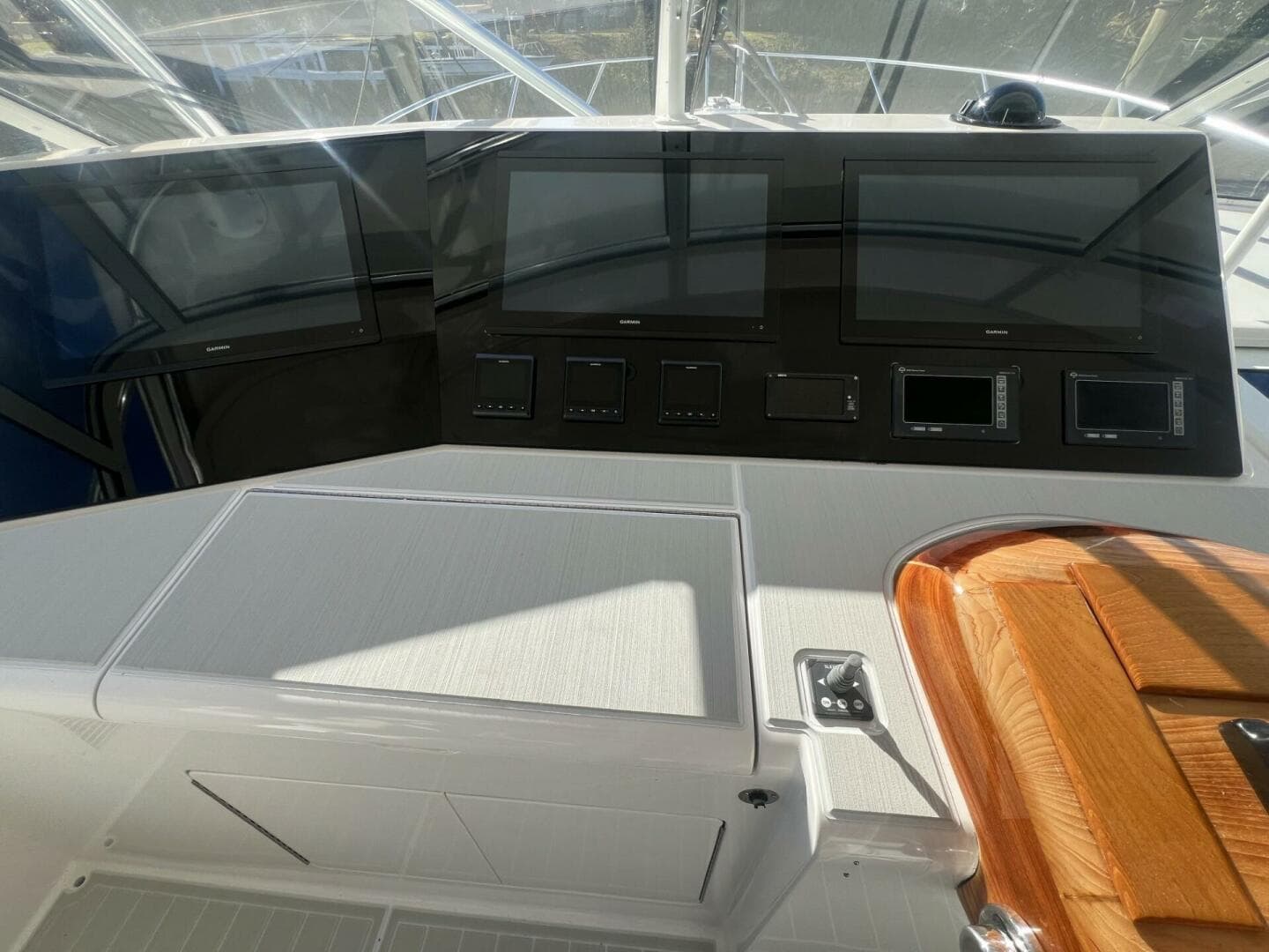 Viking 52 SILENT PARTNER - Helm