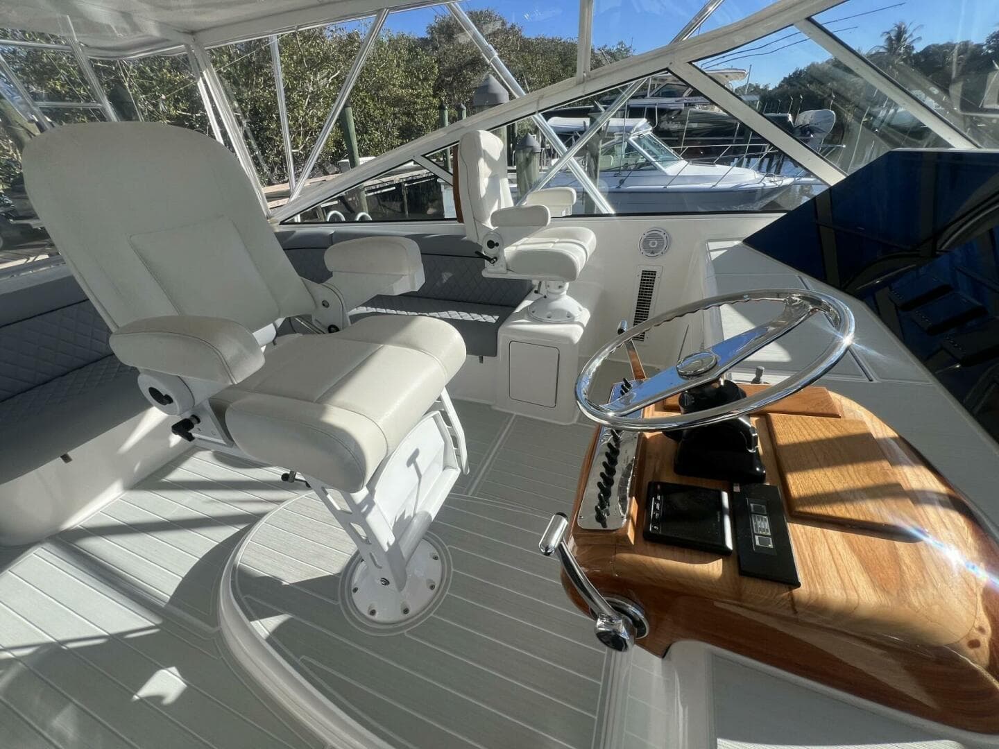 Viking 52 SILENT PARTNER - Helm
