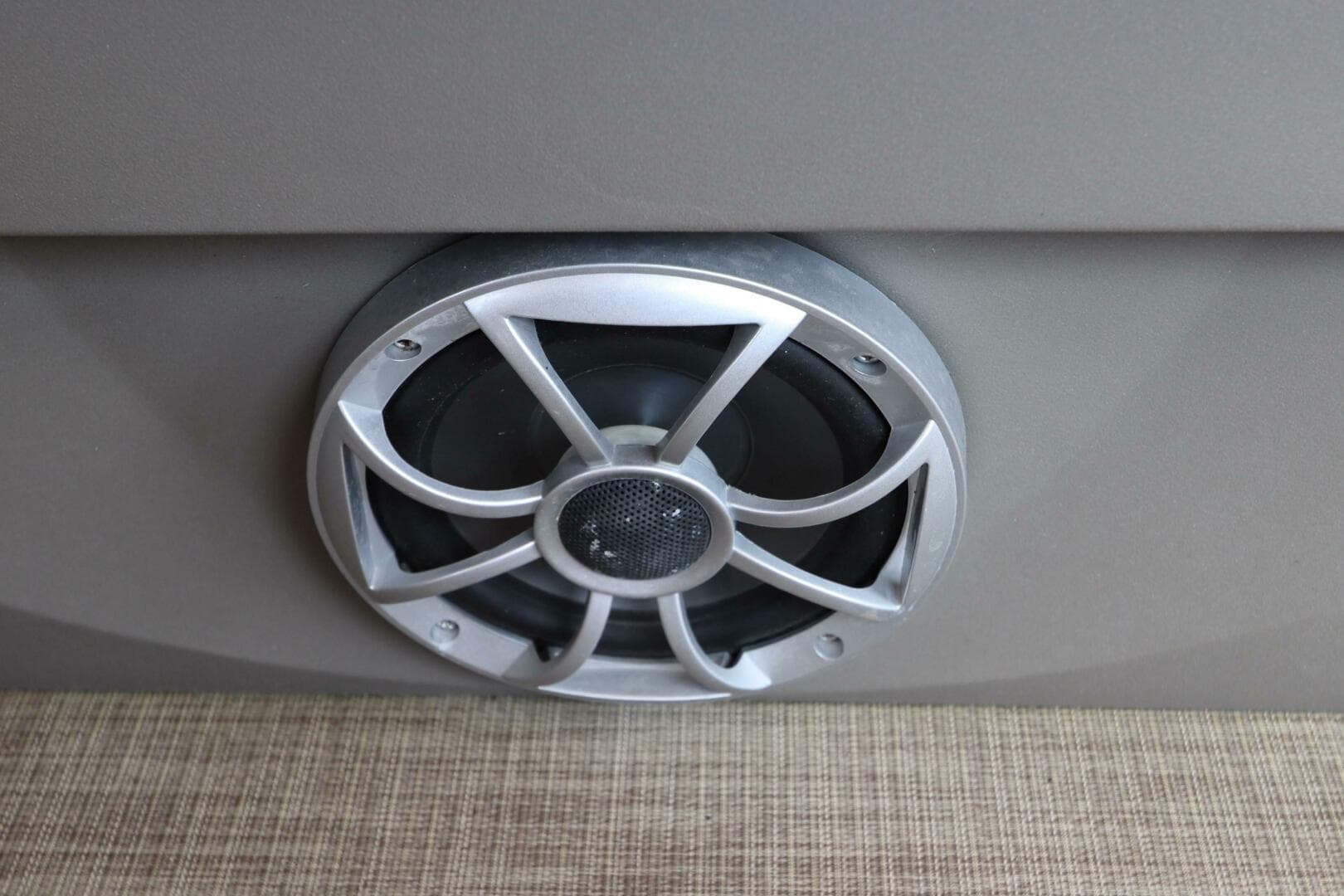 2024 Sun Tracker Party Barge 22 DLX