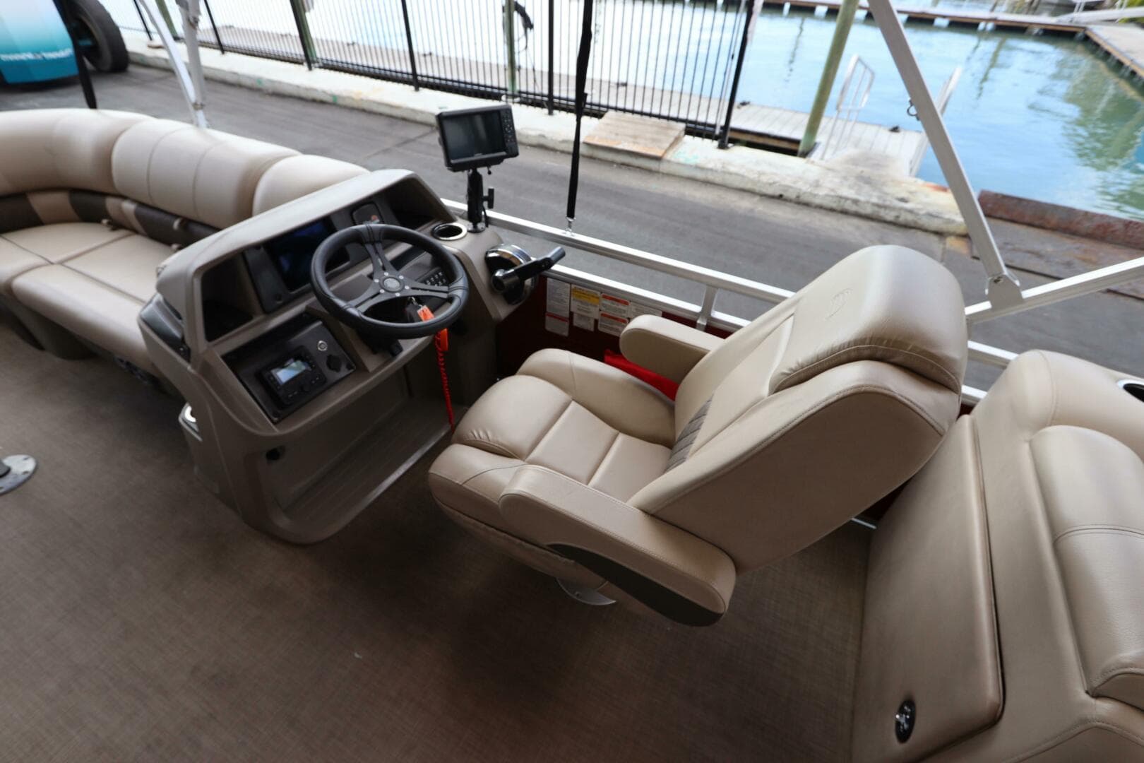 2024 Sun Tracker Party Barge 22 DLX