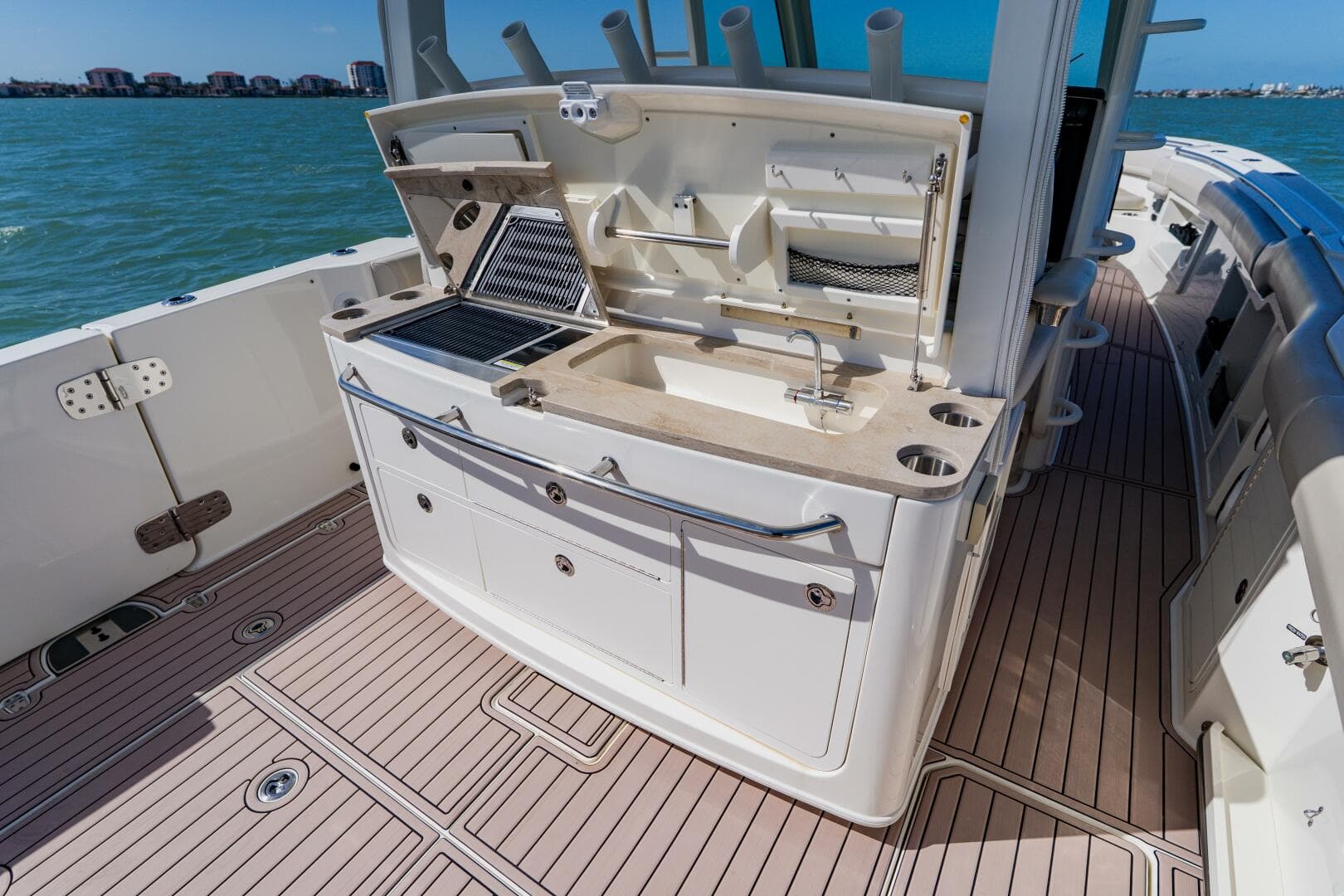 2019 Boston Whaler 380 Outrage
