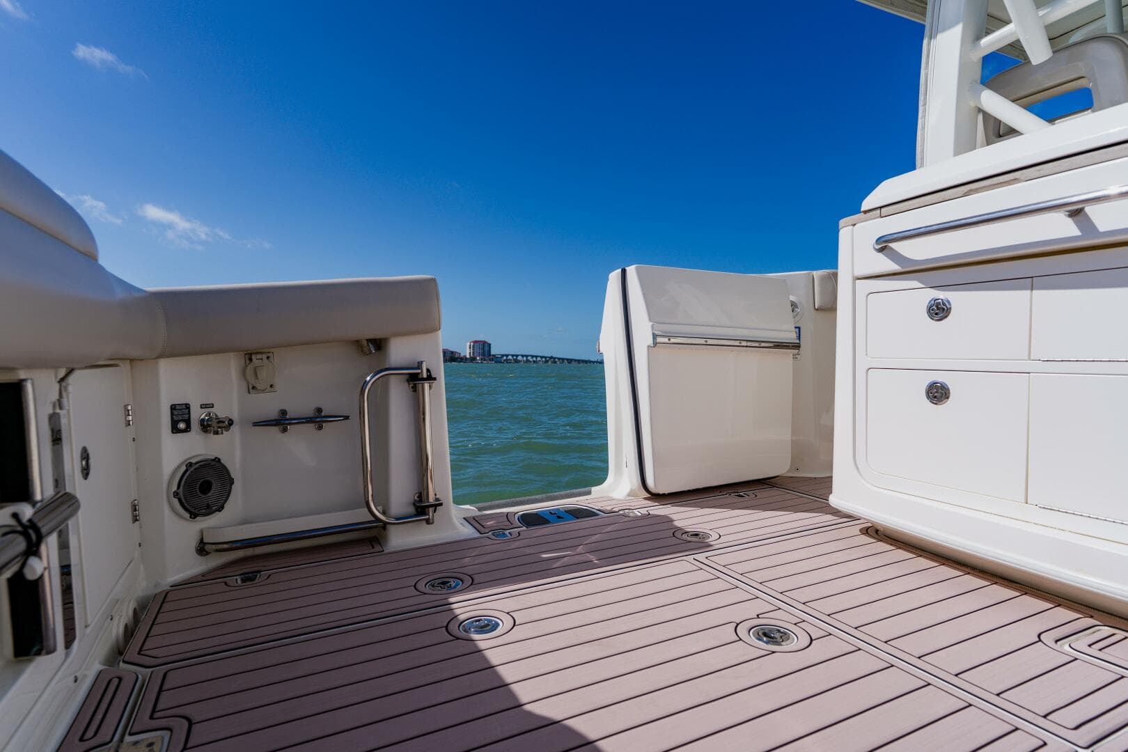 2019 Boston Whaler 380 Outrage