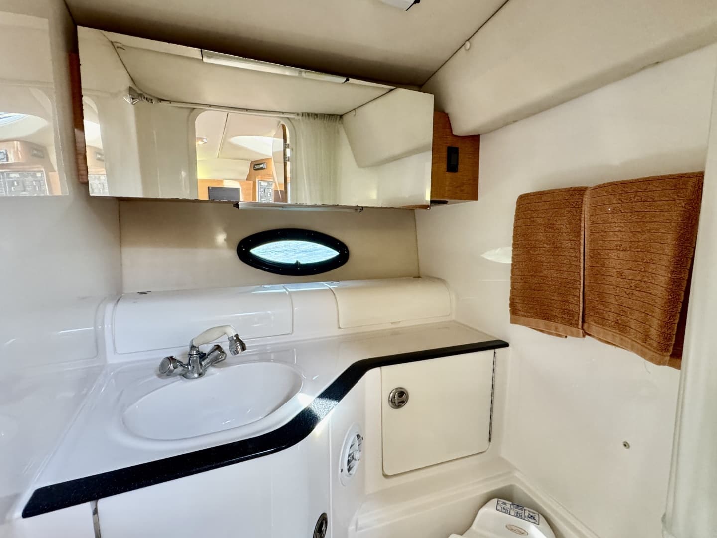 2004 Regal 3260 Commodore